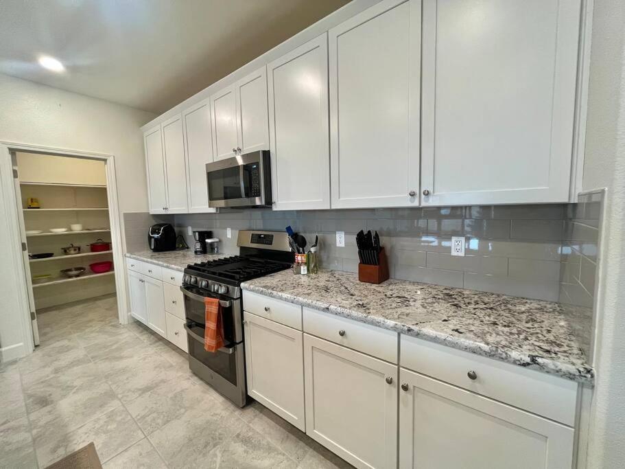 Brand-New, Beautiful & Stylish Home In Sacramento! Εξωτερικό φωτογραφία